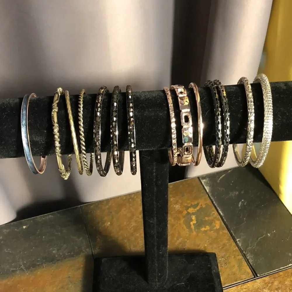 Bundle of 14 bangle bracelets